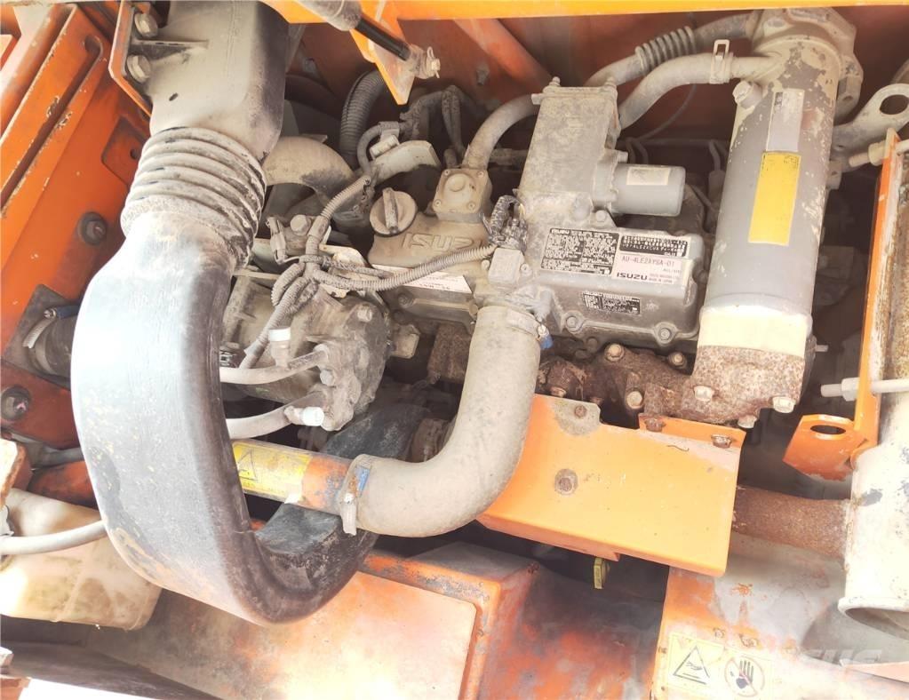 Hitachi ZX75US-3 Vidēja lieluma ekskavatori 7 t - 12 t