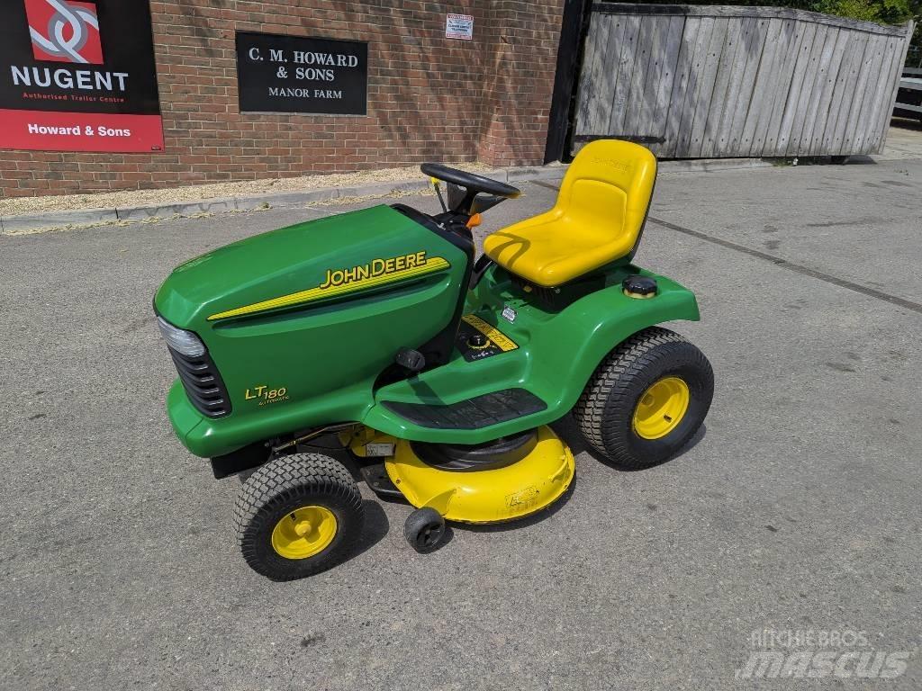 John Deere LT 180 Mauriņa traktors