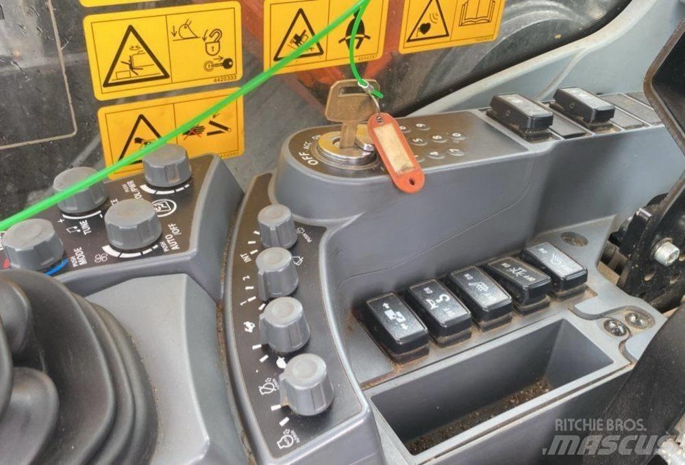 Hitachi ZX 300 LC-7 Kāpurķēžu ekskavatori