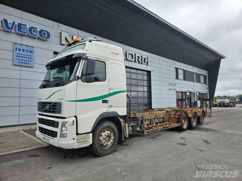 Volvo FH12 8x4 Treileri meža tehnikas transportēšanai