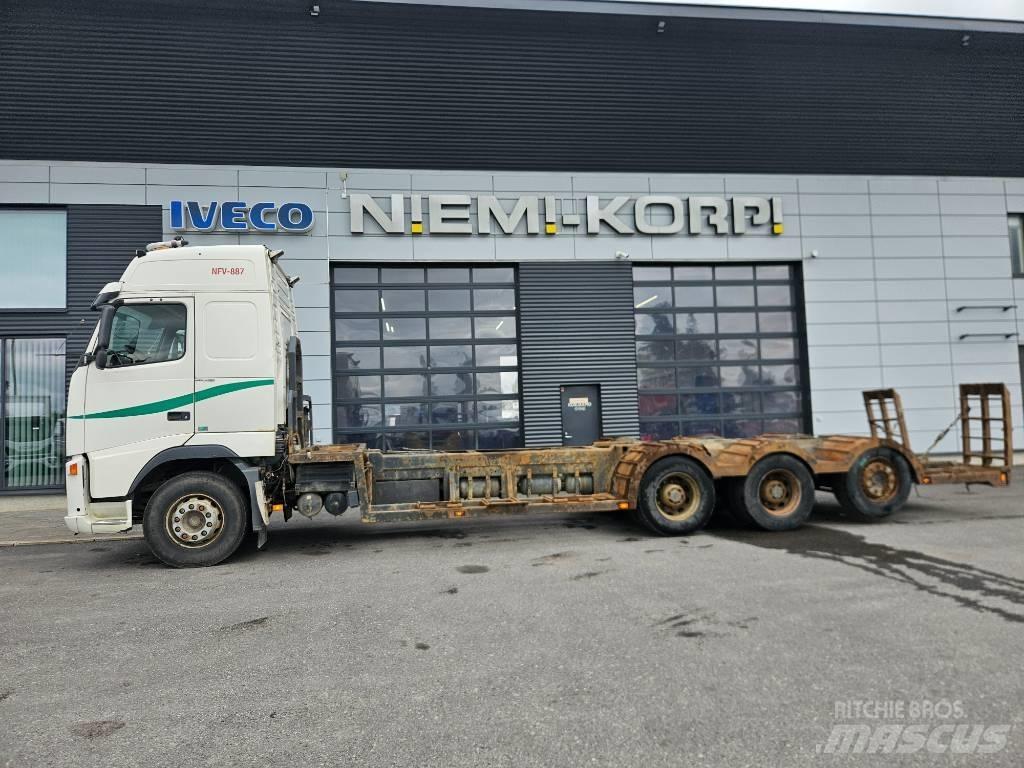 Volvo FH12 8x4 Treileri meža tehnikas transportēšanai