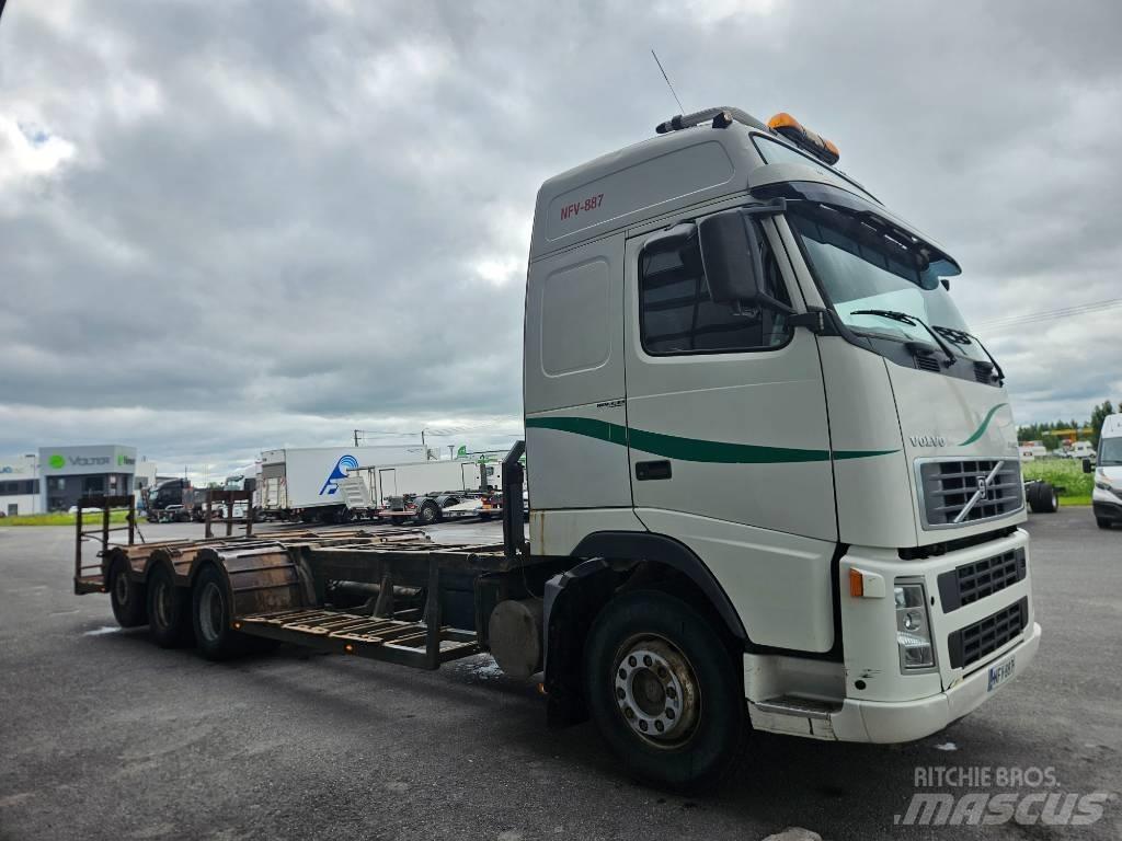 Volvo FH12 8x4 Treileri meža tehnikas transportēšanai