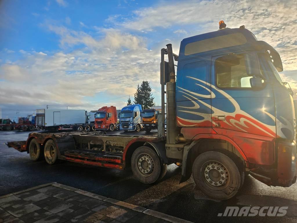 Volvo FH12 8x4 Treileri meža tehnikas transportēšanai