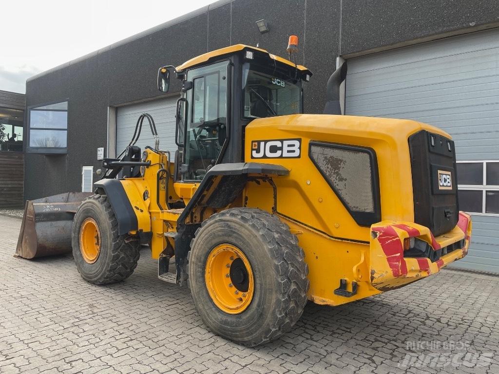 JCB 427HT Iekrāvēji uz riteņiem