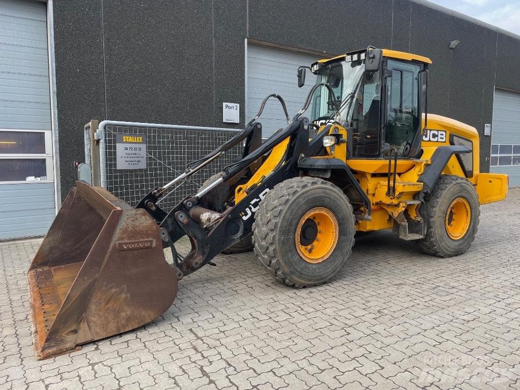 JCB 427HT Iekrāvēji uz riteņiem