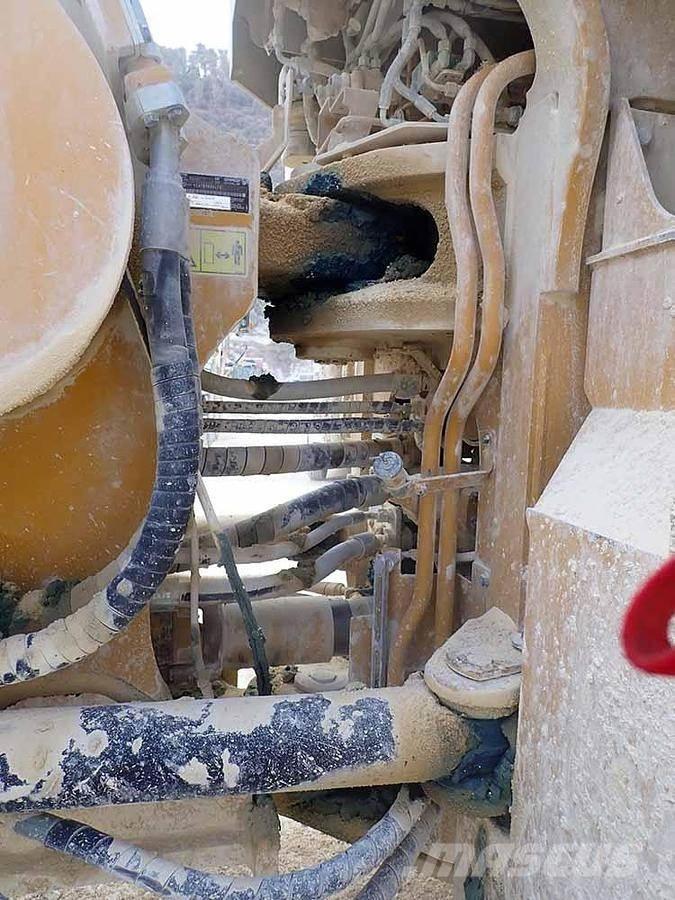 CAT 988K Iekrāvēji uz riteņiem