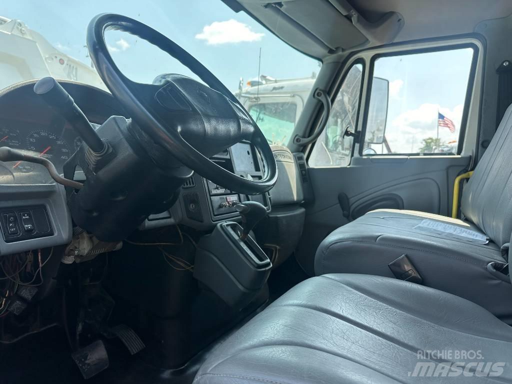 International 4300 Atkritumu izvešanas transports