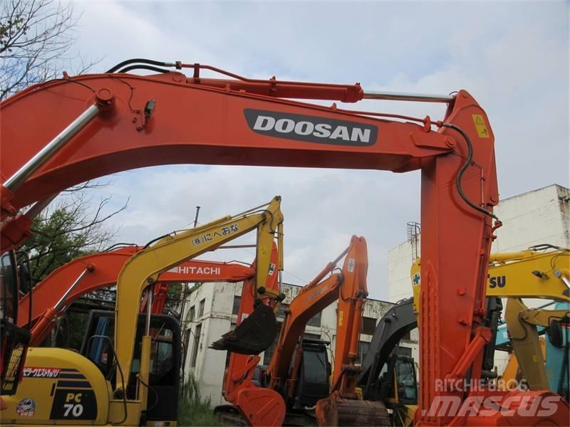 Doosan DX 300 LC Kāpurķēžu ekskavatori