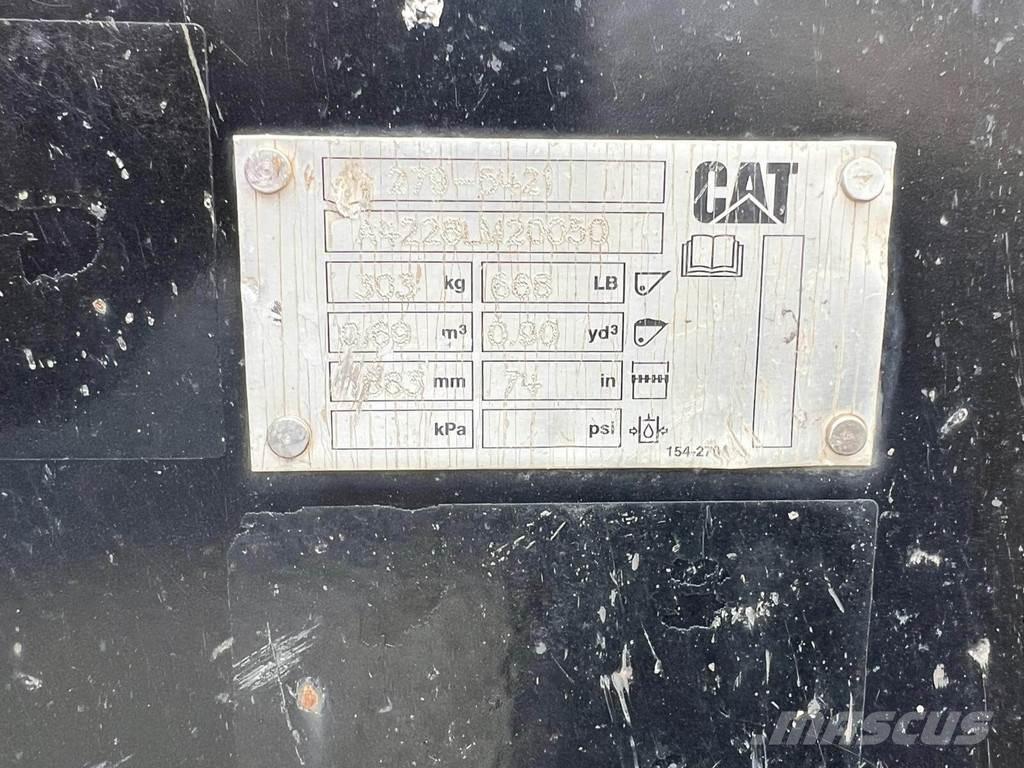 CAT 226D Lietoti riteņu kompaktiekrāvēji