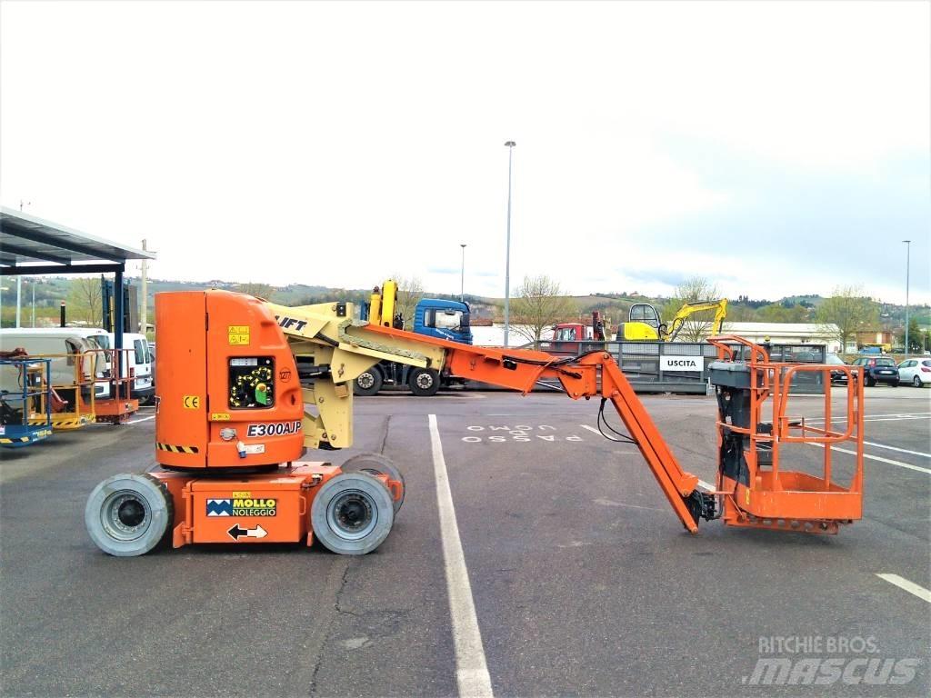JLG E 300 AJP Strēles pacēlāji
