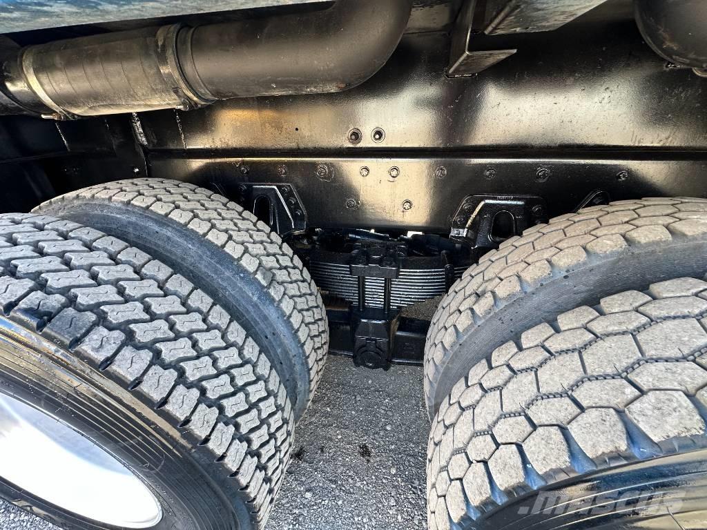 Freightliner 114 SD Kombinētās vakumsūkņa mašīnas