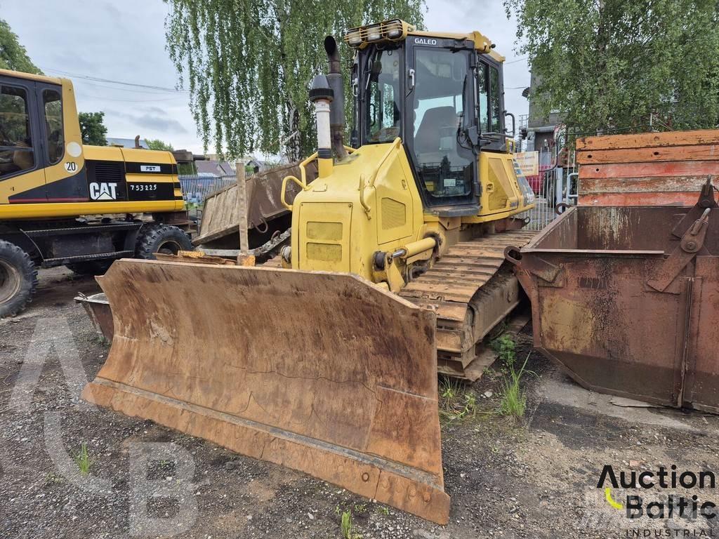 Komatsu D51EX-22 Kāpurķēžu buldozeri