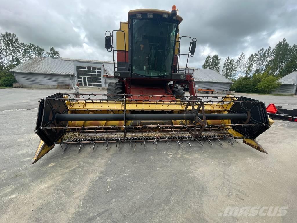 New Holland L520 Ražas novākšanas kombaini