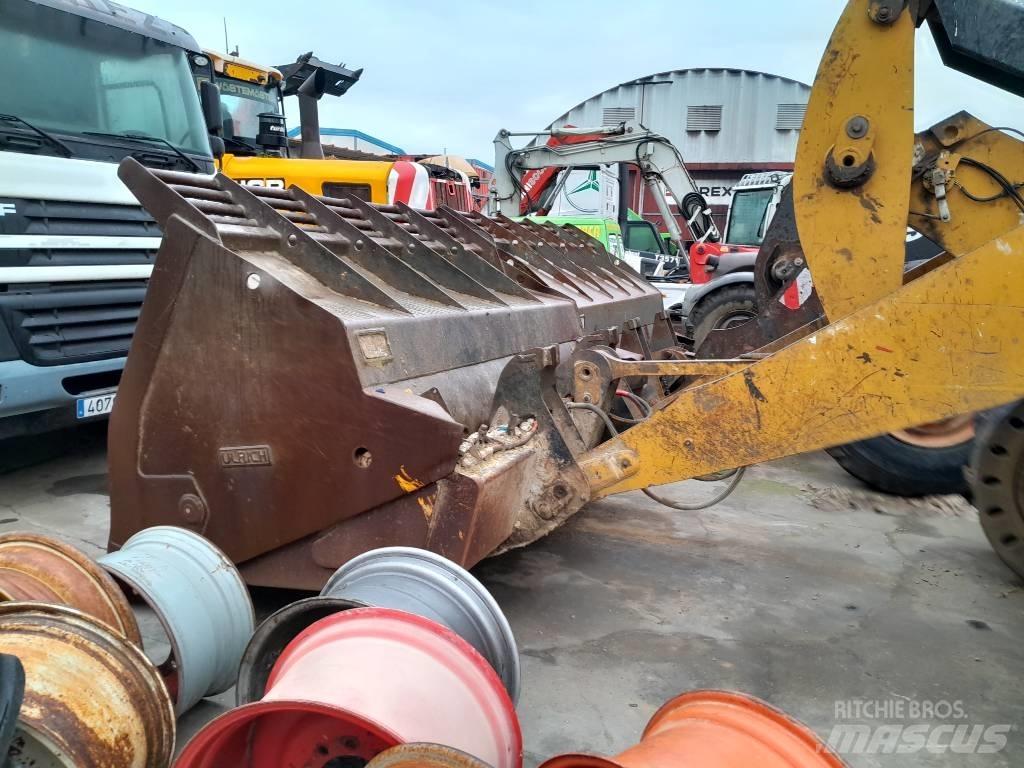 CAT 926 m Iekrāvēji uz riteņiem