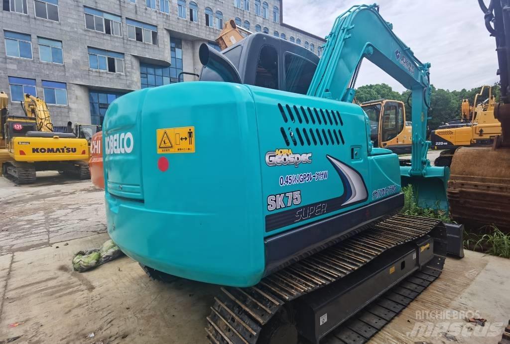 Kobelco SK 75 Vidēja lieluma ekskavatori 7 t - 12 t
