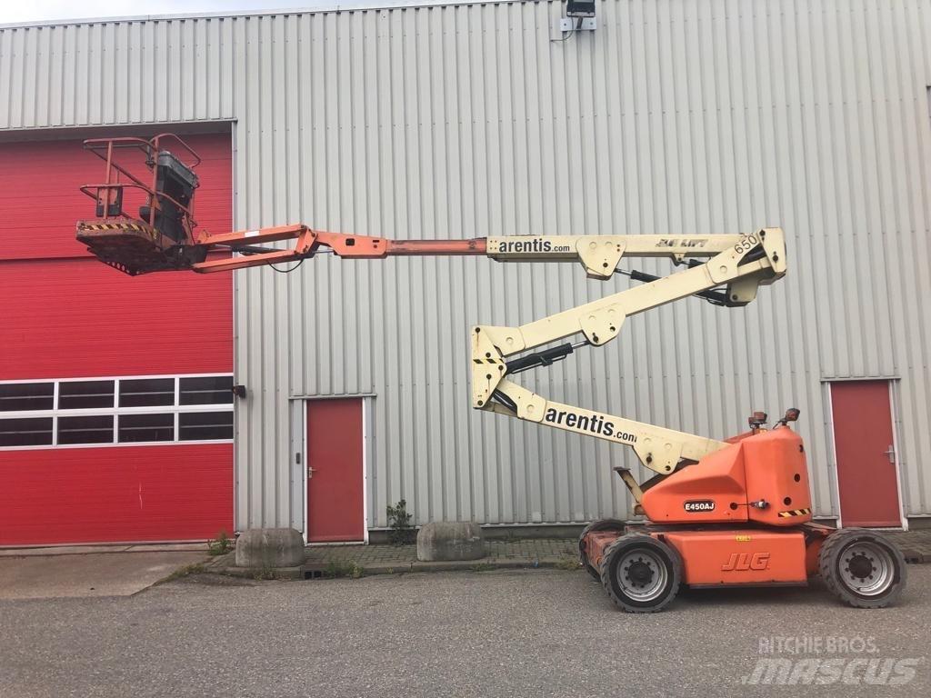 JLG E 450 AJ Strēles pacēlāji