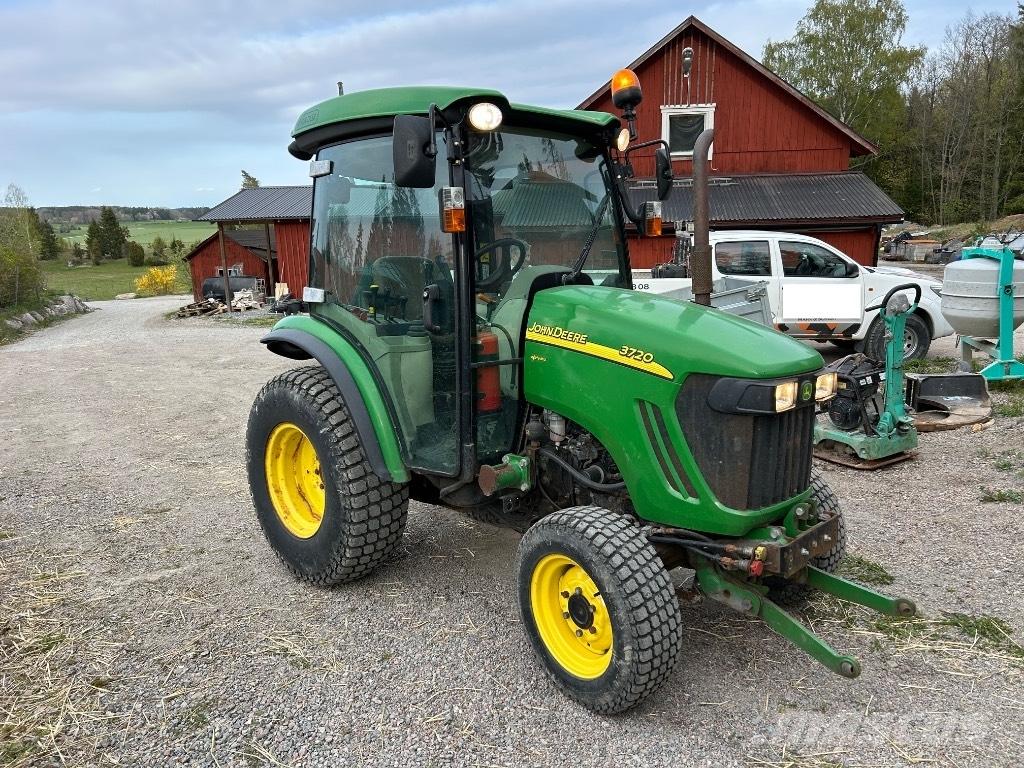 John Deere 3720 Traktori
