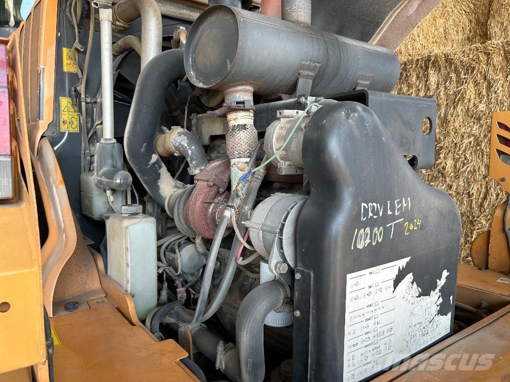 CASE 821 E Iekrāvēji uz riteņiem