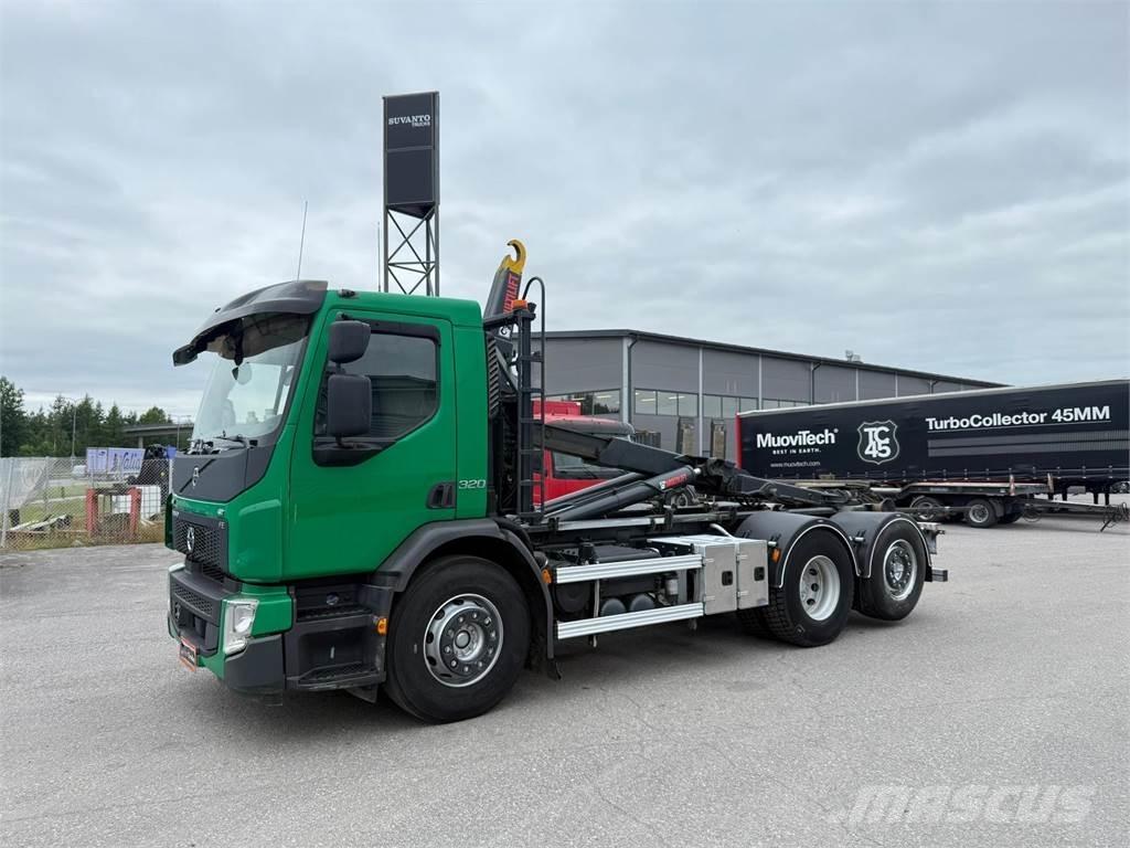 Volvo FE320 6x2*4 Treileri ar āķi