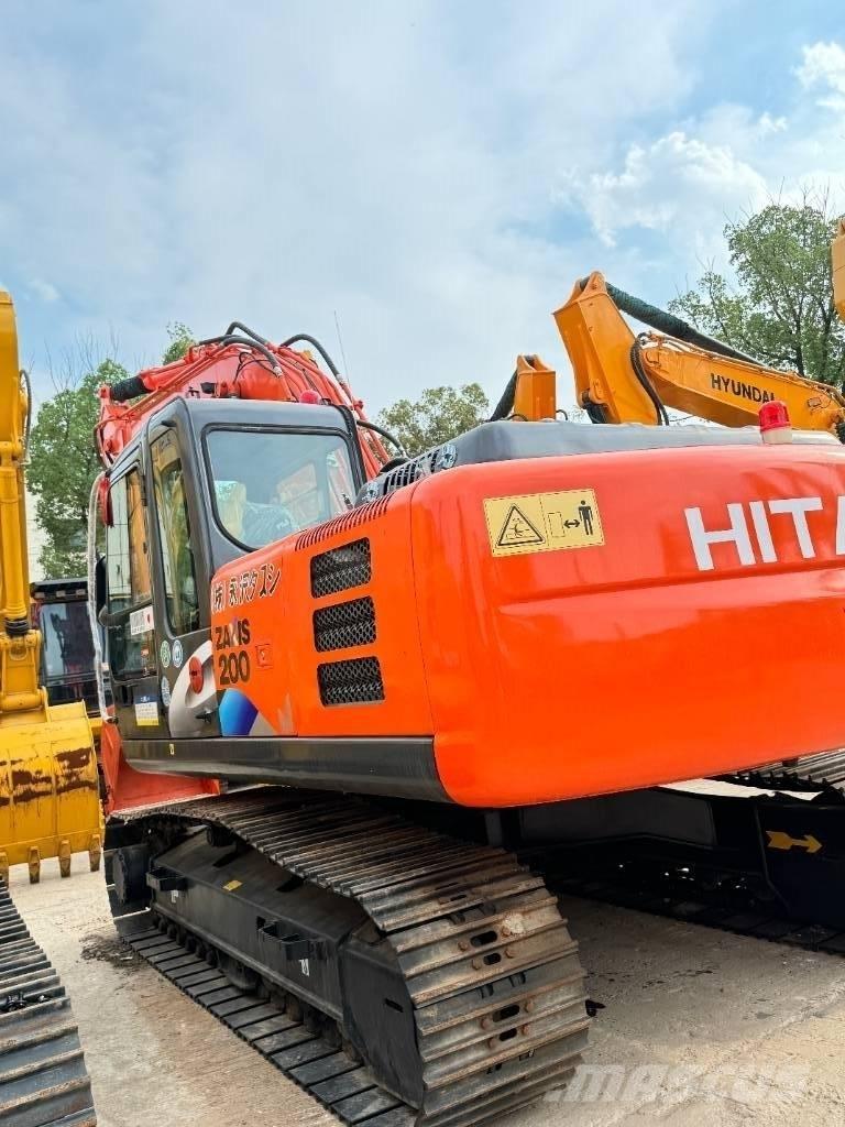 Hitachi ZX 200 Kāpurķēžu ekskavatori