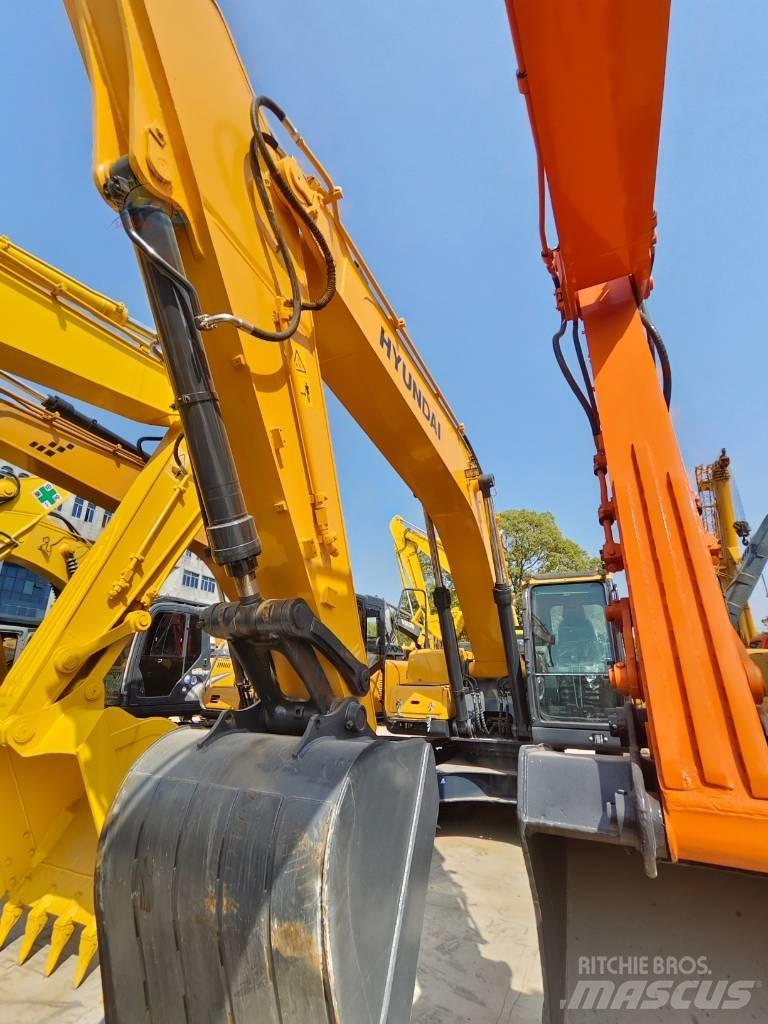 Hyundai R220LC-9S Kāpurķēžu ekskavatori