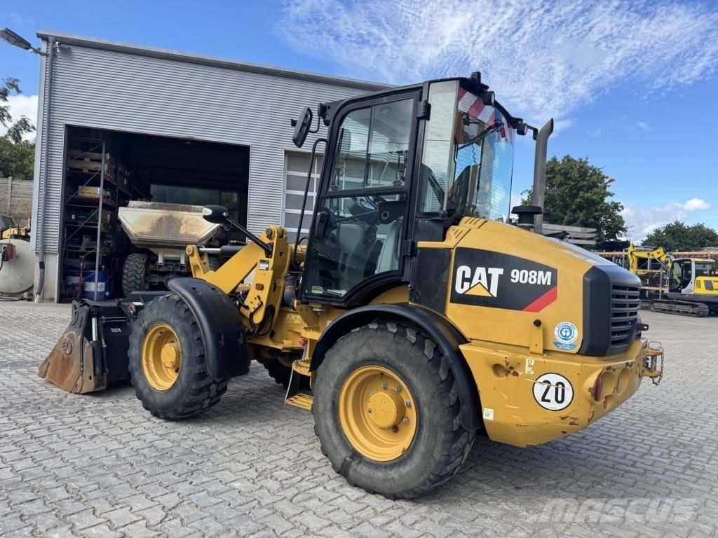 CAT 908M Iekrāvēji uz riteņiem