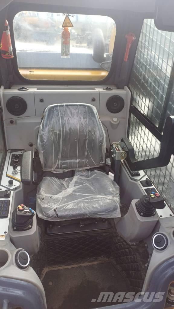 XCMG XC7-TV12 Kāpurķēžu iekrāvēji