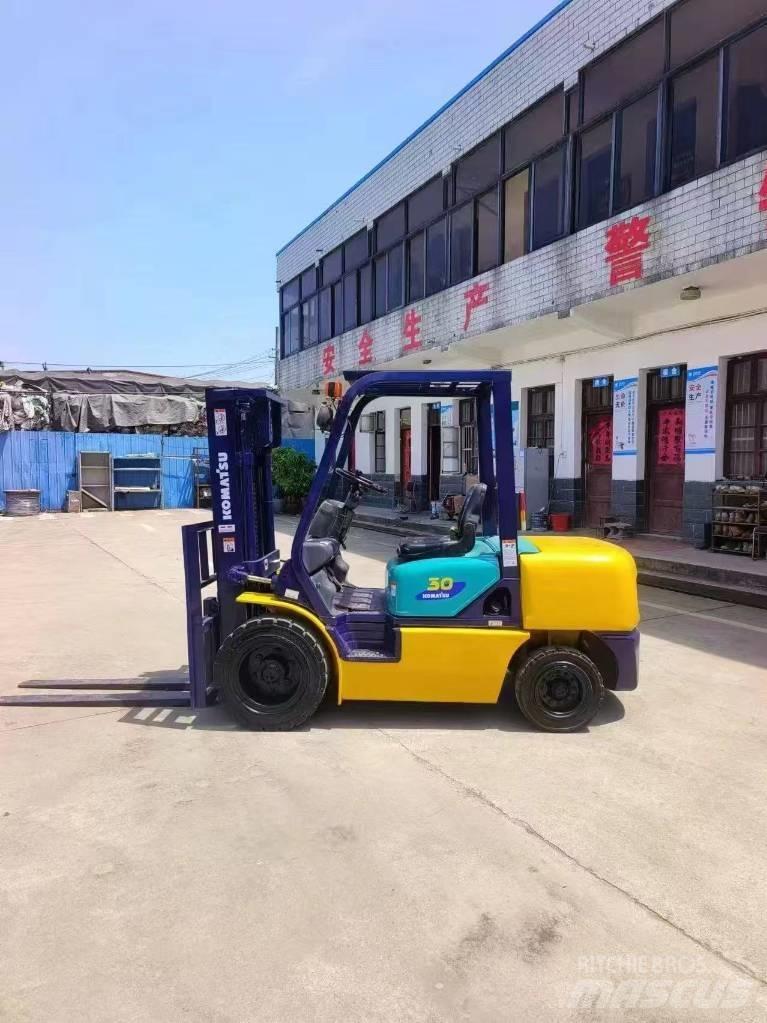 Komatsu FD 30 Tehnika ar dīzeļa dzinēju