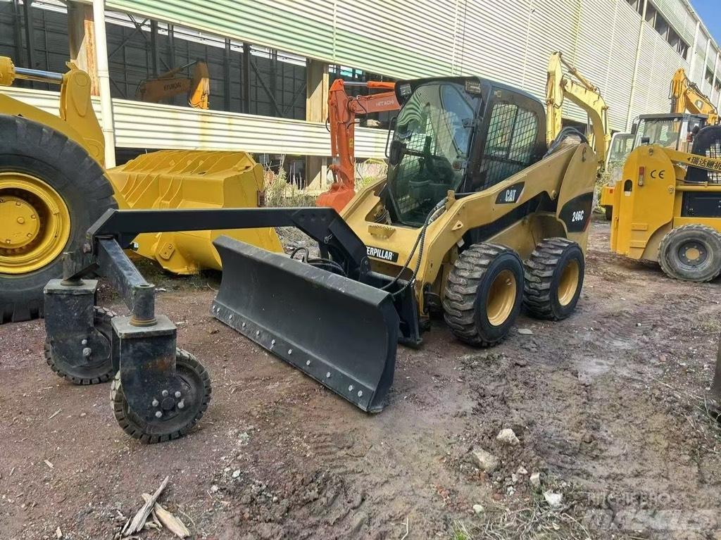 CAT 246 C Lietoti riteņu kompaktiekrāvēji