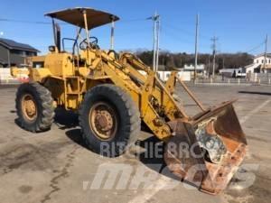 CAT 910 Iekrāvēji uz riteņiem