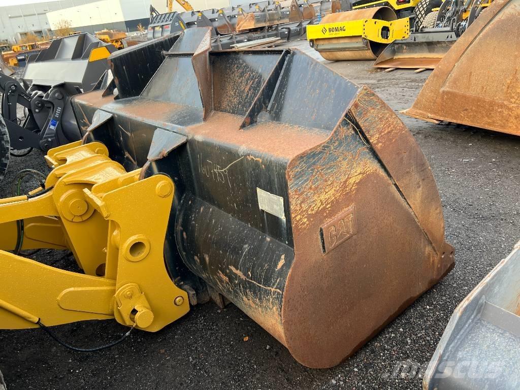 CAT 938M Iekrāvēji uz riteņiem