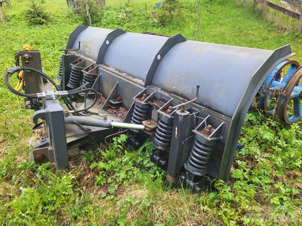  Lumesahk 2500 Komunālās mašīnas