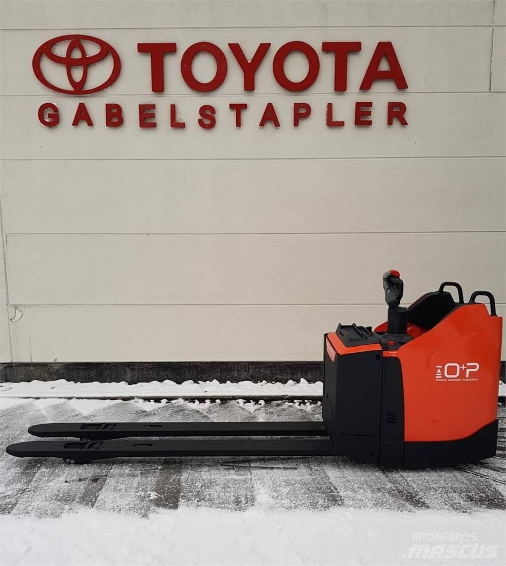 Toyota LPE 250 Zemie palešu pacēlāji
