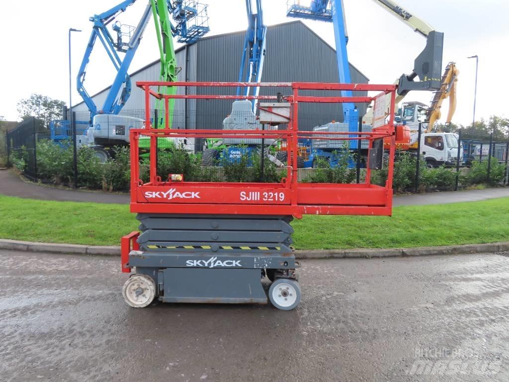 SkyJack SJ II 3219 Šķerveida pacēlāji