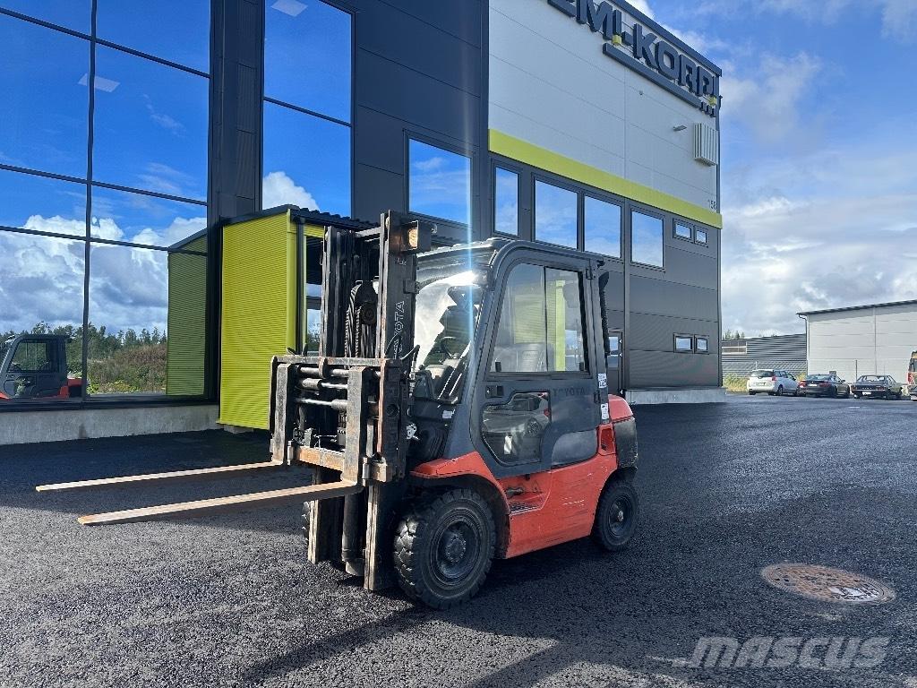 Toyota 02-7 FDF 25 Tehnika ar dīzeļa dzinēju