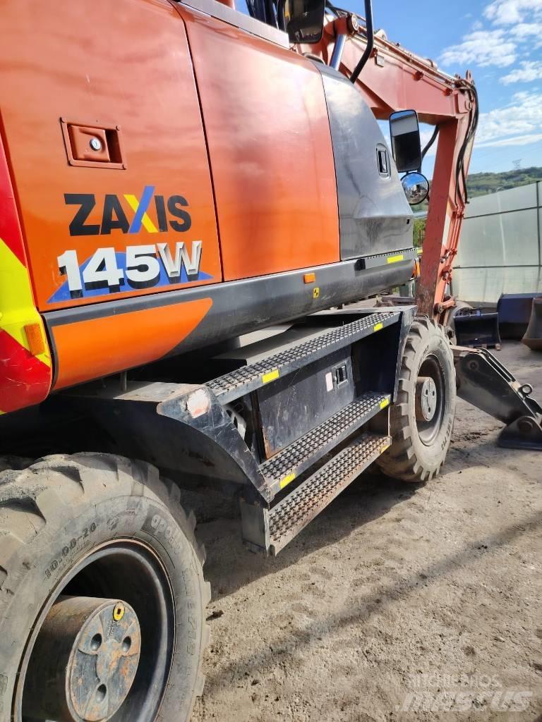 Hitachi ZX 145 Ekskavatori uz riteņiem