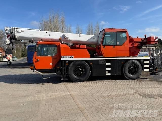 Liebherr LTM 1030-2 Visurgājēji celtņi