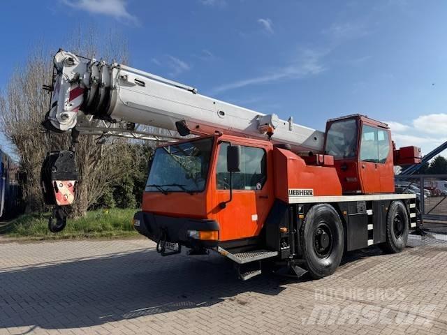 Liebherr LTM 1030-2 Visurgājēji celtņi