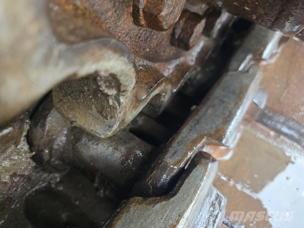 Hitachi ZX 210 Kāpurķēžu ekskavatori