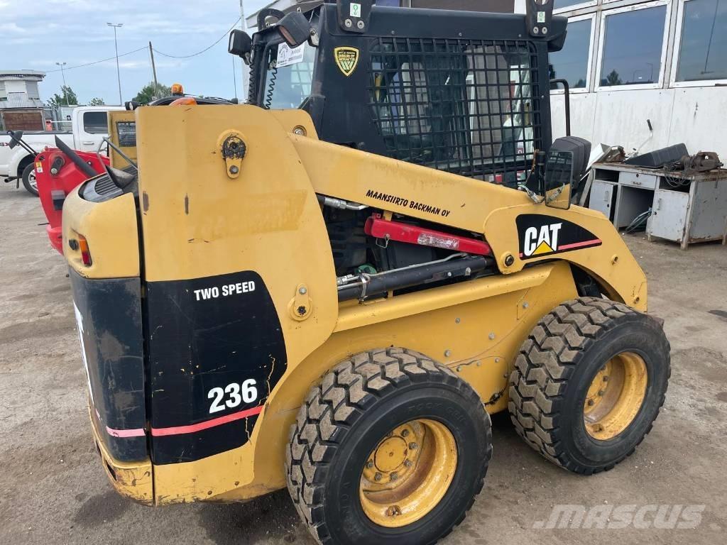 CAT 236 Lietoti riteņu kompaktiekrāvēji