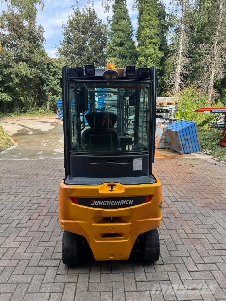 Jungheinrich EFG320 Elektriskie iekrāvēji