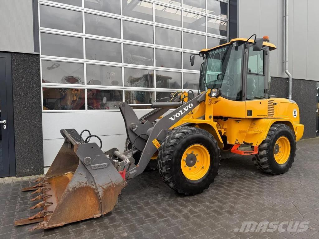 Volvo L30G Iekrāvēji uz riteņiem