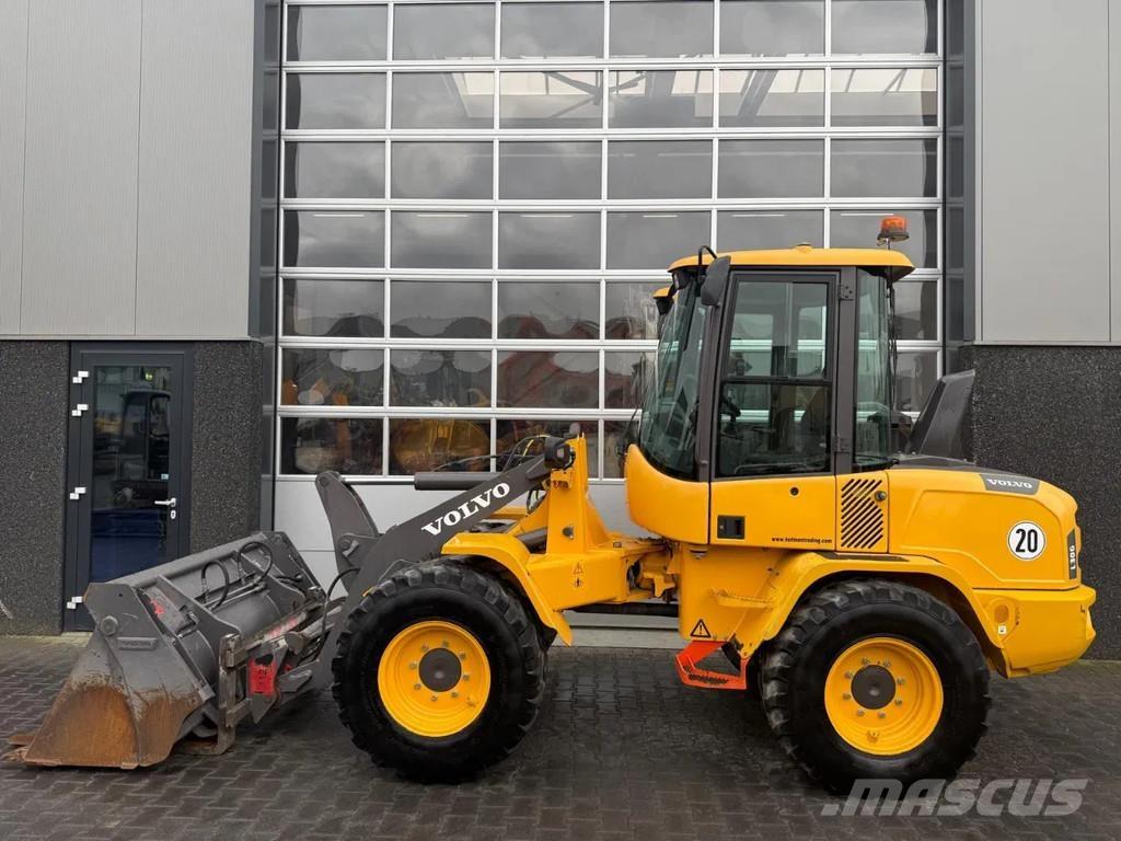 Volvo L30G Iekrāvēji uz riteņiem