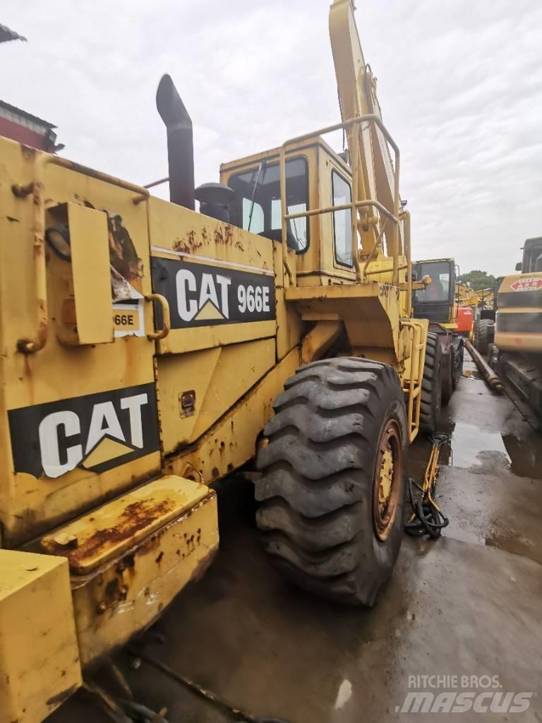 CAT 966E Iekrāvēji uz riteņiem