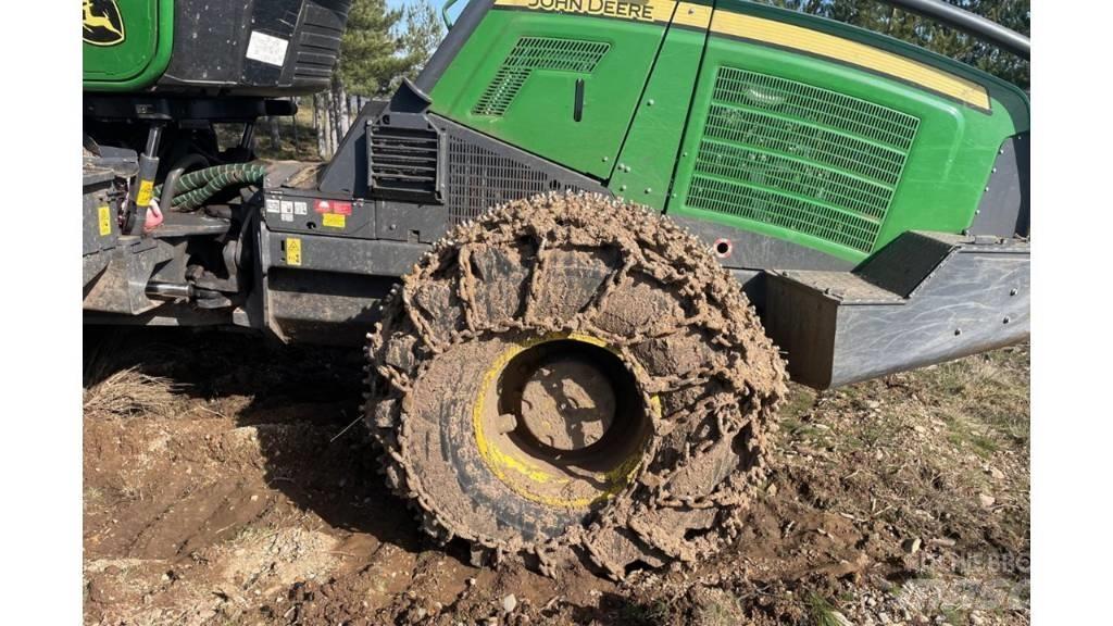 John Deere 1070 G Harvesteri