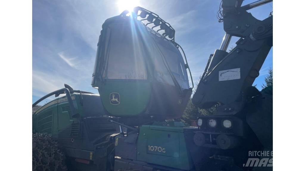 John Deere 1070 G Harvesteri