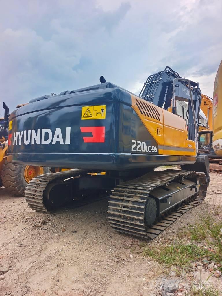 Hyundai 220LC-9S Kāpurķēžu ekskavatori