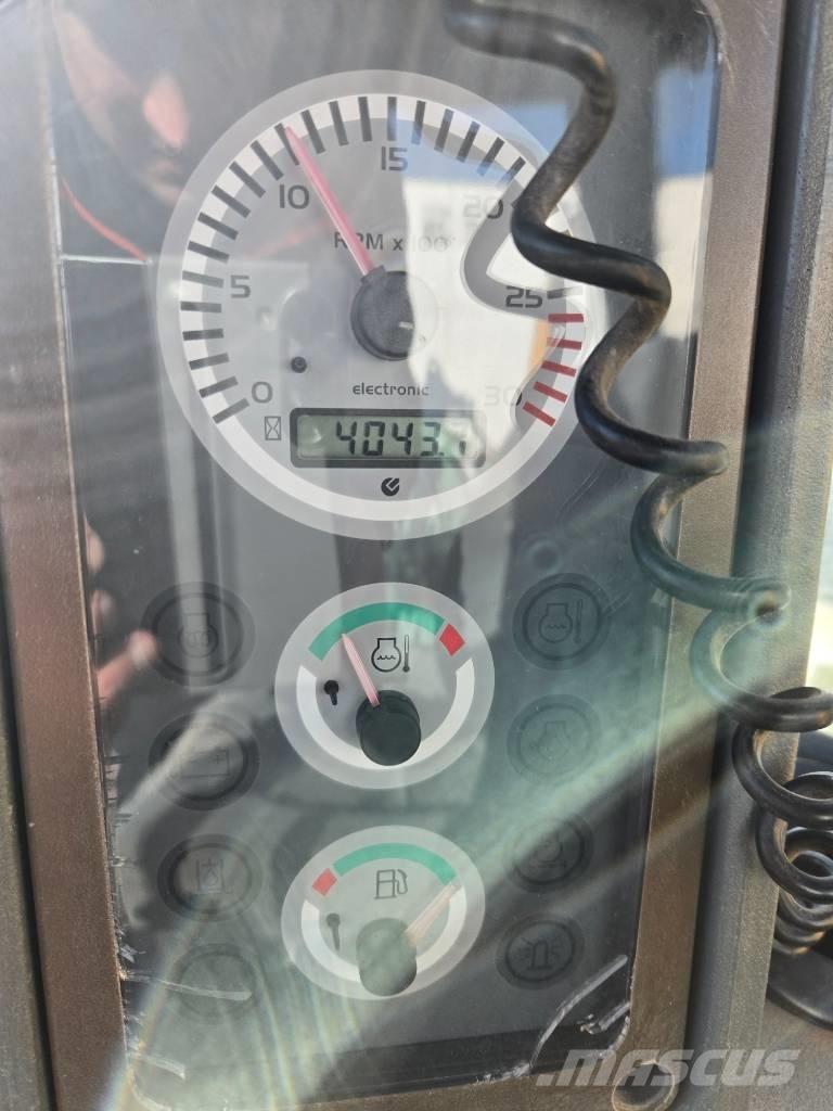 Komatsu WB 97 R-5EO Ekskavatori-iekrāvēji