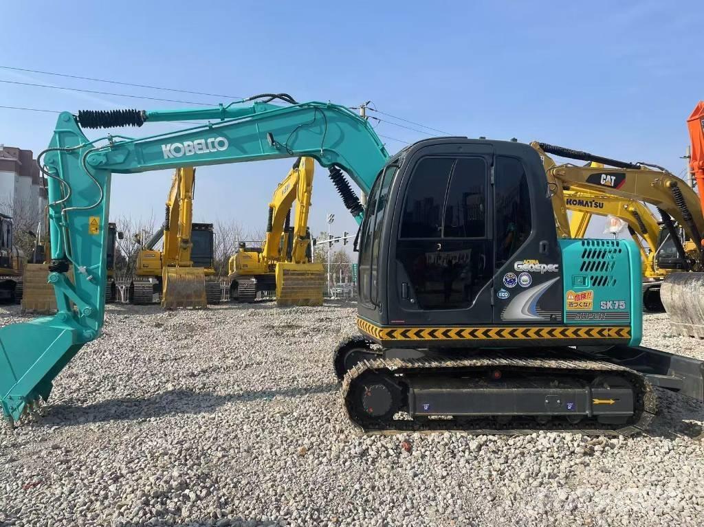 Kobelco SK75 Kāpurķēžu ekskavatori