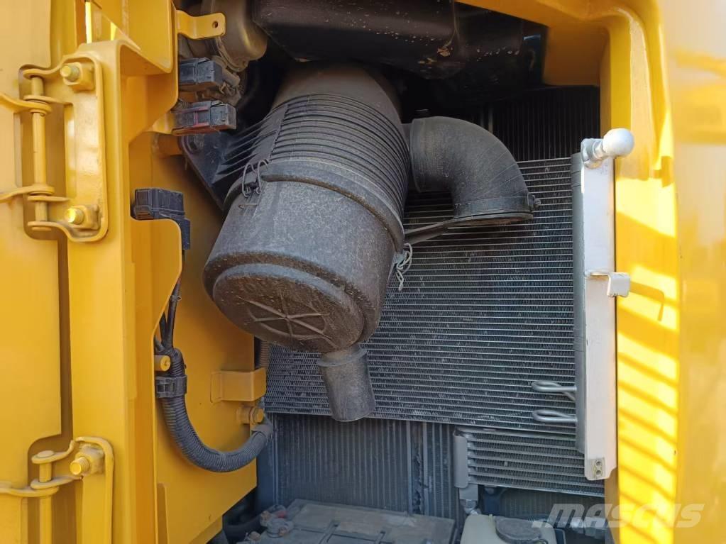 Komatsu PC138 Vidēja lieluma ekskavatori 7 t - 12 t
